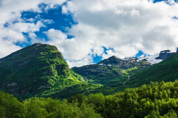 Geiranger 与山在挪威 — 图库照片