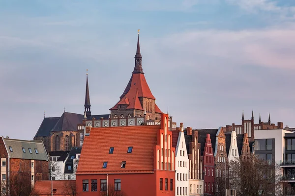 Vista a edificios históricos en Rostock, Alemania —  Fotos de Stock