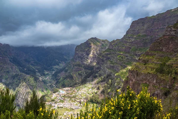 Uitzicht op de nonnen Dale op het eiland Madeira, Portugal — Stockfoto