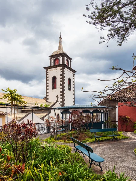 View to a church in Funchal on the island Madeira, Portugal — Stock Photo, Image