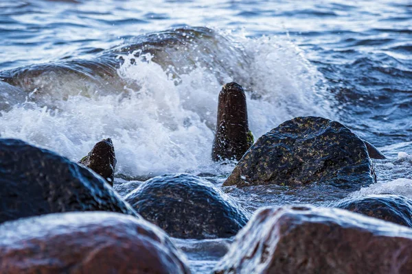 Ondas na costa do Mar Báltico em Heiligendamm, Alemanha — Fotografia de Stock