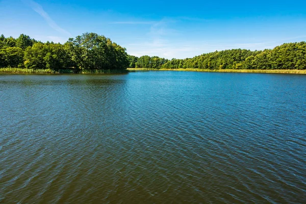 Paisaje en un lago en Templin, Alemania — Foto de Stock