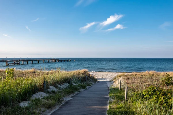 Goehren iskelesi ile Baltık Denizi kıyısı, Almanya