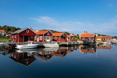 İsveç 'teki Hamburgsund şehrine bakın.