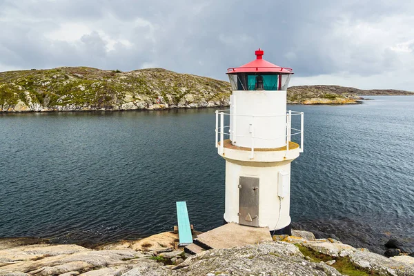 Вид на маяк у Molloesund в Швеції — стокове фото