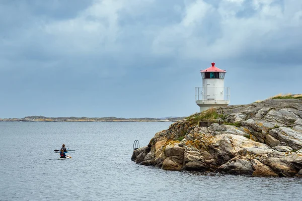 Veduta di un faro a Molloesund in Svezia — Foto Stock