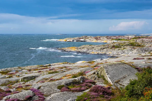 Widok na wyspę Kaeringoen w Szwecji — Zdjęcie stockowe