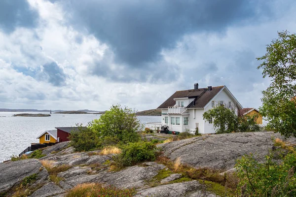 Vista para um edifício em Molloesund, na Suécia — Fotografia de Stock