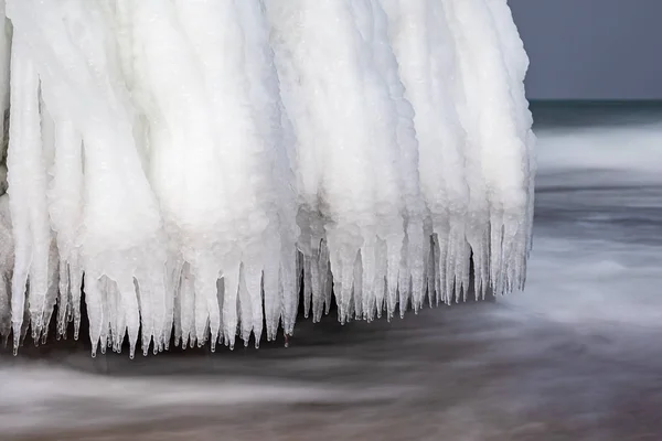 Winter on shore of the Baltic Sea in Kuehlungsborn, Germany — Stock Photo, Image