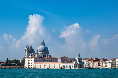 Kiliseye bakın. Santa Maria della Salute Venedik, İtalya
