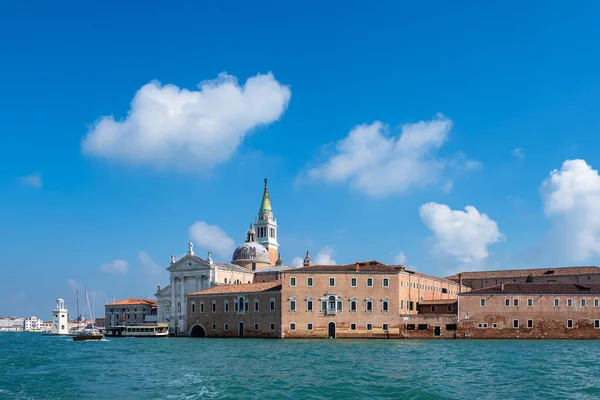 Vista a la isla de San Giorgio Maggiore en Venecia, Italia —  Fotos de Stock