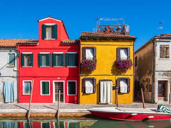 Красочные Здания Острове Бурано Близ Венеции Италия — стоковое фото