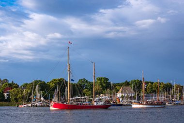 Rostock, Almanya 'daki Hanse Yelkenlisinde Rüzgâr Bozucu.