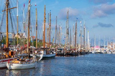 Rostock, Almanya 'daki Hanse Yelkenlisinde Rüzgâr Bozucu.