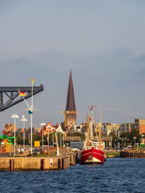 Gemiler Almanya 'nın Rostock limanında.