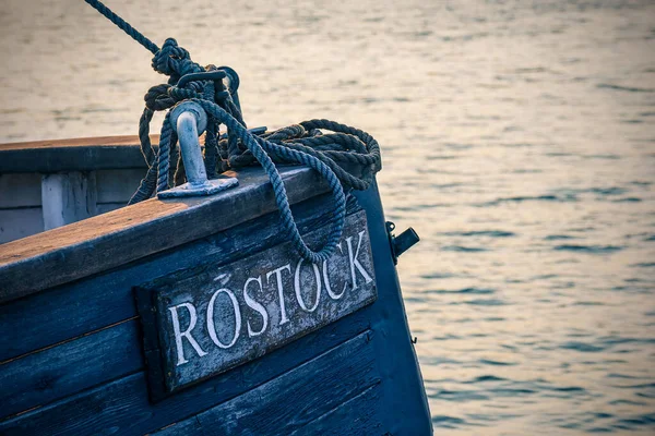 ドイツ ロストック市内港における帆船の詳細情報 — ストック写真