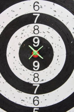 Yeşil dart hedef orta dairesini hits