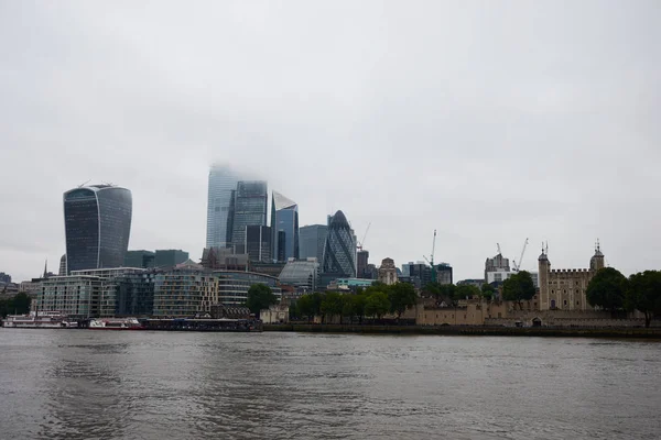 Londyn, Anglia / Zjednoczone Królestwo Drapacze chmur miasta Lo — Zdjęcie stockowe