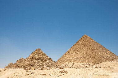 Giza Menkaure Piramidi yakınlarındaki Kraliçepiramitleri