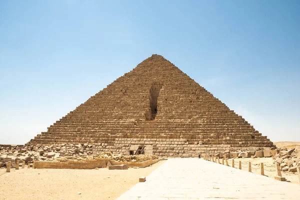 De piramide van Menkaure is de kleinste van de drie belangrijkste Pyrami — Stockfoto