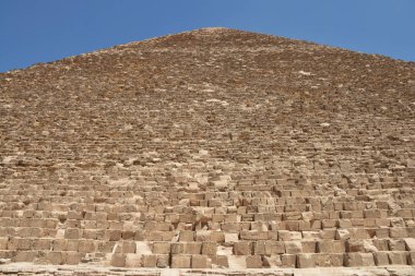 Khufu Piramidi'nin batı tarafı veya Keop Piramidi,