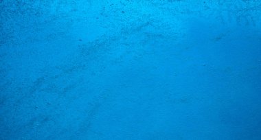 Mavi suda ortaya çıkan kabarcıkların fotoğraflanması