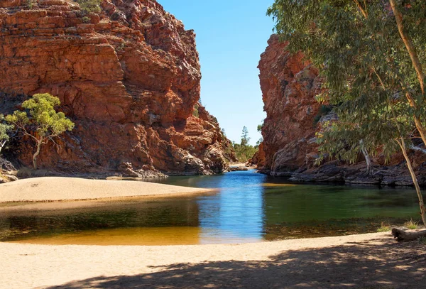 Еллері Creek Велика Діра Macdonnell Діапазони Північній Території Австралія — стокове фото