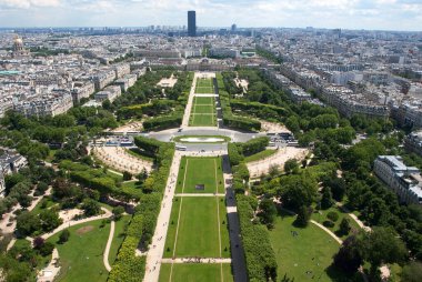 Champ de Mars, Paris, Fransa, Eyfel Kulesi 'nden yakalandı.