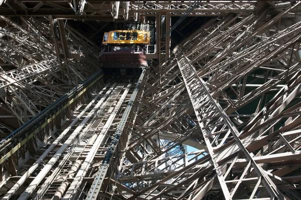 Výtah Eiffelovy Věže Paříž Francie — Stock fotografie