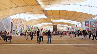 Milano, İtalya - 28 Mayıs 2015: World Expo 2015'in bu tasarım beşiğinde 'gezegeni beslemek, yaşam için enerji' temasıyla 31 Ekim'e kadar tüm dünyadan milyonlarca insanı çekiyor