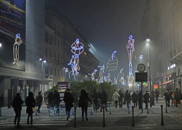 Mediolan Włochy Grudnia 2016 Zakupy Spacery Wieczorem Corso Como Dzielnicy — Zdjęcie stockowe