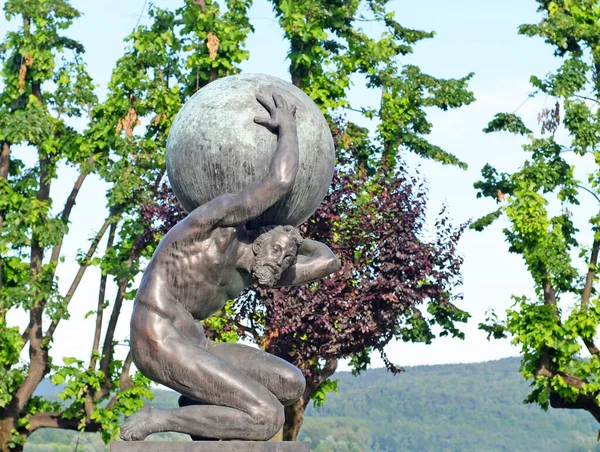 Estátua Atlas Com Globo Sobre Seus Ombros Arona Lago Maggiore — Fotografia de Stock