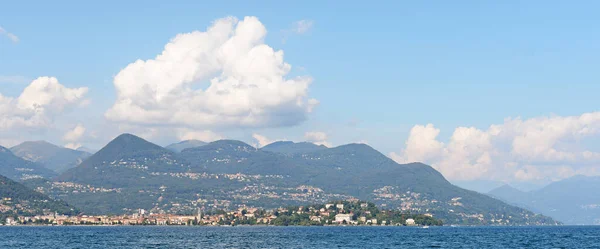 Panoramic Summer View Mundane Touristy City Stresa Mountains Lago Maggiore — Stock Photo, Image