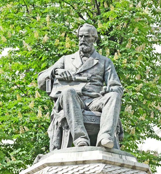 Statue Giovanni Battista Piatti Engineer Industrial Designer Blooming Chestnut Tree — Stock Photo, Image