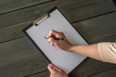 Kimlik marka için şablon. Grafik tasarımcıları sunumlar ve ahşap arka plan üzerinde izole portföyleri, mock-up, için.