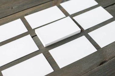 Kimlik marka için şablon. Grafik tasarımcıları sunumlar ve ahşap arka plan üzerinde izole portföyleri, mock-up, için.