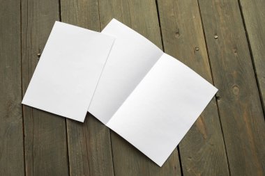 Kimlik marka için şablon. Grafik tasarımcıları sunumlar ve ahşap arka plan üzerinde izole portföyleri, mock-up, için.