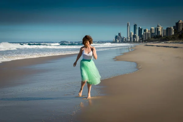 Güzel Kız Sahilde Poz Gold Coast Avustralya Queensland — Stok fotoğraf