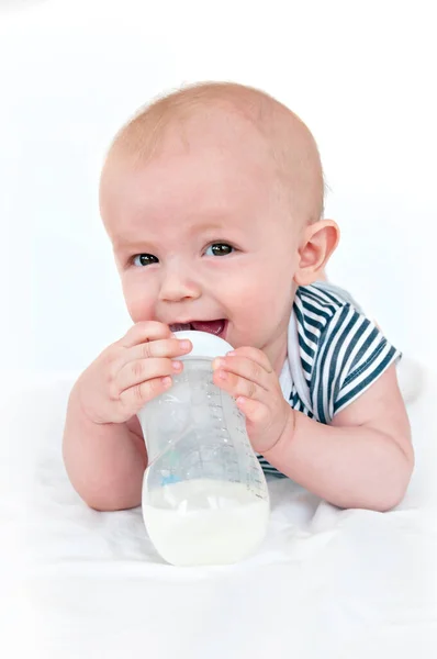 Niño y leche — Foto de Stock