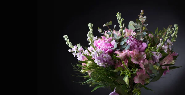 Gros Plan Bouquet Coloré Avec Des Pivoines Roses Belles Fleurs — Photo