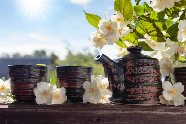 Chá Jasmim Pequenas Xícaras Cerâmica Velha Mesa Madeira Jardim Espaço — Fotografia de Stock