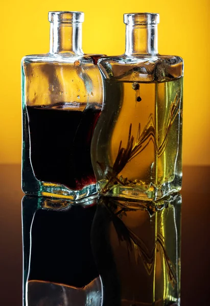 Vecchie Piccole Bottiglie Olio Oliva Aromatizzato Aceto Balsamico — Foto Stock