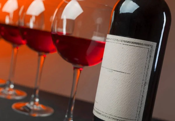 Μπουκάλι Και Ποτήρια Κόκκινο Κρασί Παλαιά Χάρτινη Ετικέτα — Φωτογραφία Αρχείου