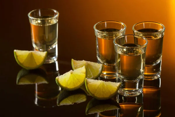 Tequila Fette Lime Tavolo Vetro Nero — Foto Stock