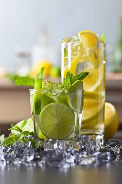 Cocktails Lime Lemon Ice Peppermint Leaves Black Table — Stock Photo, Image