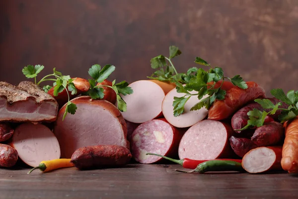 Verschillende Worsten Gerookte Vlees Een Oude Houten Tafel Kopiëren Van — Stockfoto