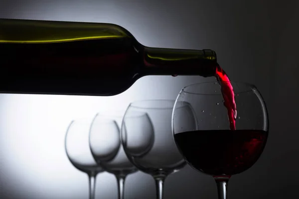 Glazen Een Fles Rode Wijn Ruimte Voor Tekst Kopiëren — Stockfoto