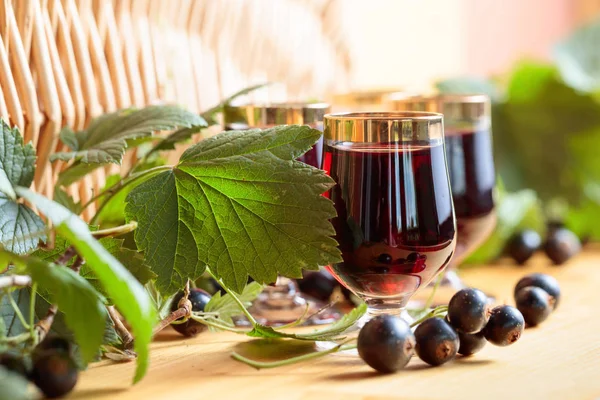 Homemade Black Currant Liqueur Fresh Berries Wooden Background — Stock Photo, Image