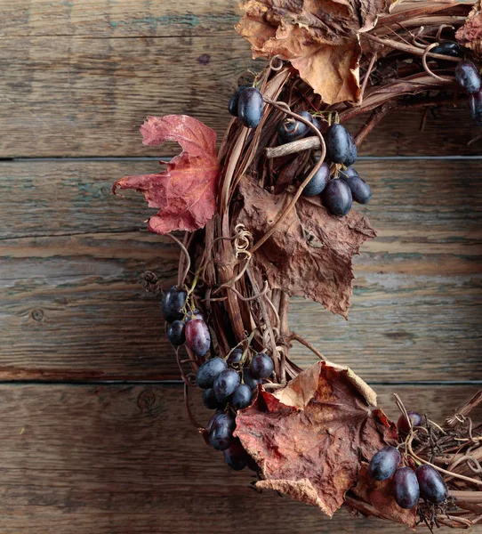 Uvas Folhas Videira Secas Fundo Madeira Copiar Espaço Para Seu — Fotografia de Stock