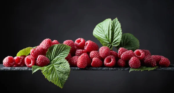 Ripe Raspberry Green Leaves Black Background Copy Space — Stock Photo, Image